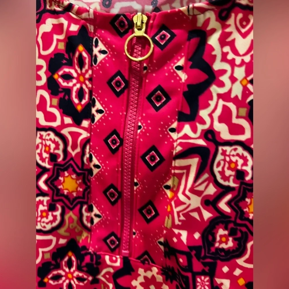 AmberNoon II by Dr. Erum Ilyas UPF 50+ Half-Zip Printed Rash Guard Large